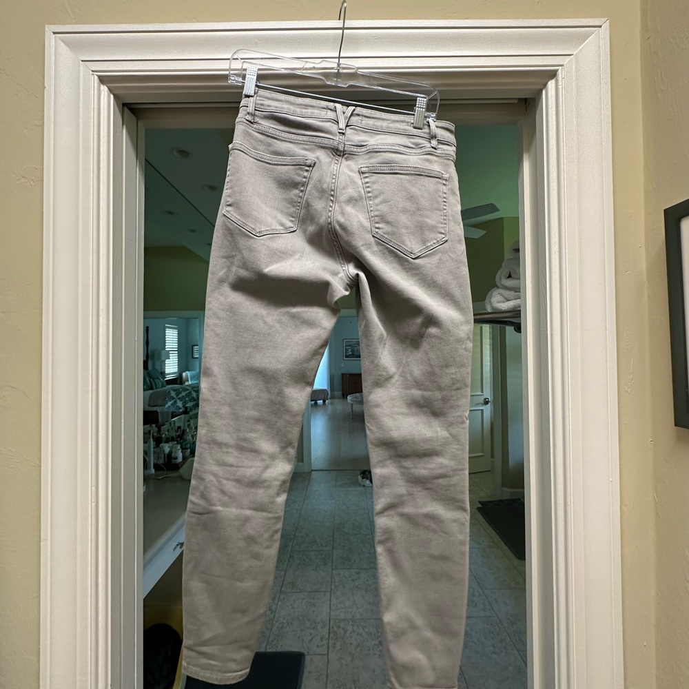 Vineyard Vines gray denim jeans